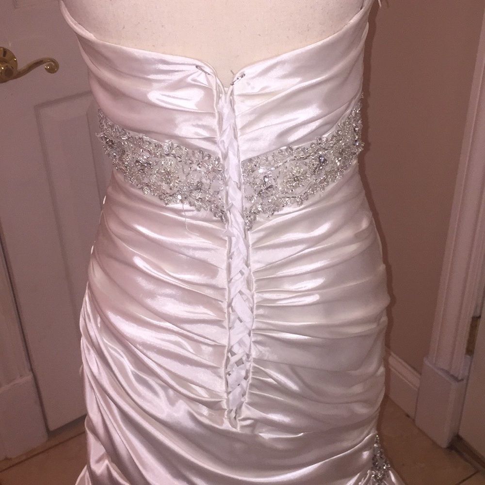 Maggie sottero Midgley couture size 12 sample wedding dress from Kleinfeld - Picture 6 of 8